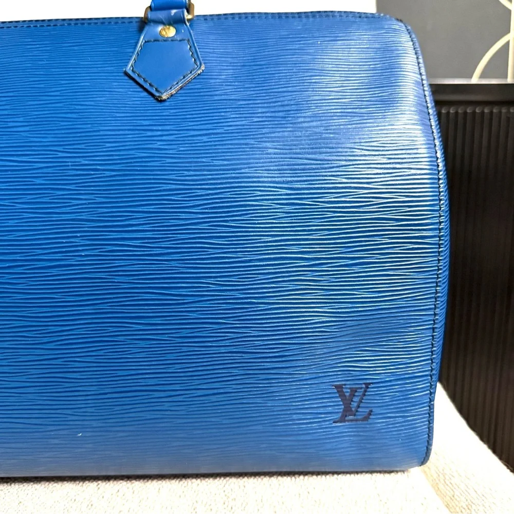 Authentic Louis Vuitton Speedy 35 Epi Leather satchel Bag Toledo blue M42995